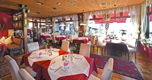 A restaurant or other place to eat at Frühstücks-Pension "Kärnten Inn" mit E-Ladestation