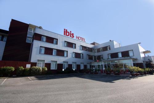 a large white building with a bus hotel sign on it at Ibis Irun in Irún