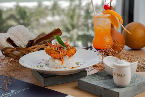 Makanan di atau berdekatan hotel