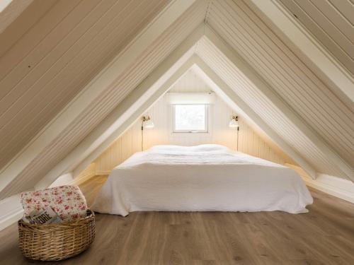 Postel nebo postele na pokoji v ubytování Holiday home Hvide Sande LXXX