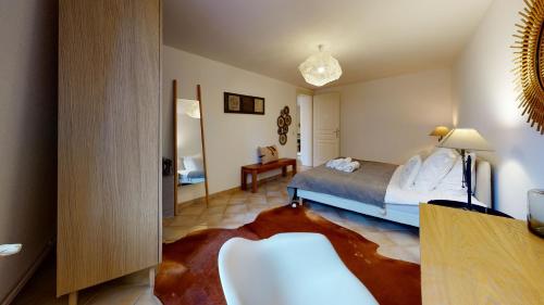 a bedroom with a bed and a living room at Sous les Tilleuls PARKING HYPERCENTRE 4-6 Personnes in Colmar