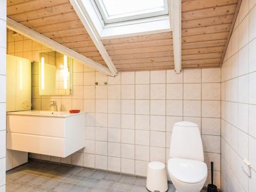 A bathroom at Holiday home Blåvand CXLVI