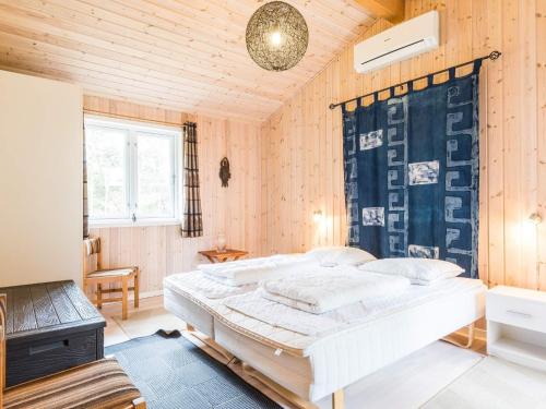 Кровать или кровати в номере Holiday home Blåvand CXCIII