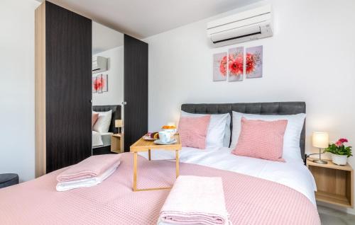 Ένα ή περισσότερα κρεβάτια σε δωμάτιο στο Modern Apartments Elle Malinska