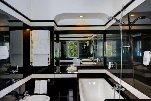 a bathroom with a tub and a sink at Best Western Hotel Rivoli in Rome