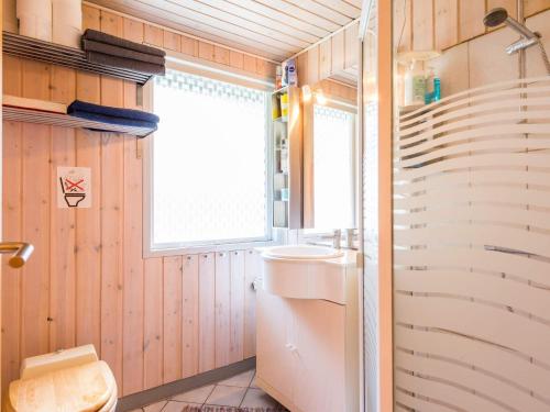 Koupelna v ubytování Holiday home Nørre Nebel CXXII