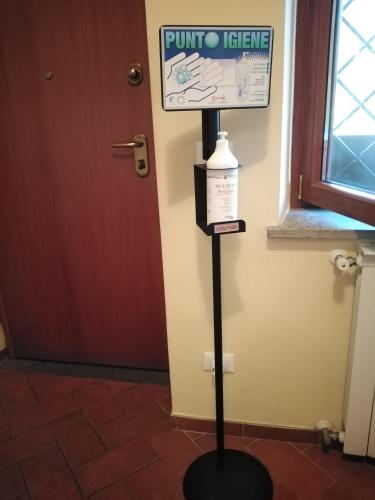 a sign in a room next to a door at Casa Vacanze Le Rose in Ariccia