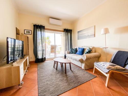 Sea View Apartment by Beach & Marina #1869