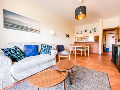 Sea View Apartment by Beach & Marina #1869