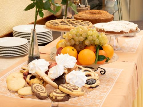 a table topped with a plate of food and fruit at Albergo Ristorante il Fungo in Santa Fiora