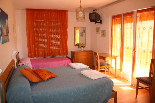 Un pat sau paturi într-o cameră la Hotel Passo Buole