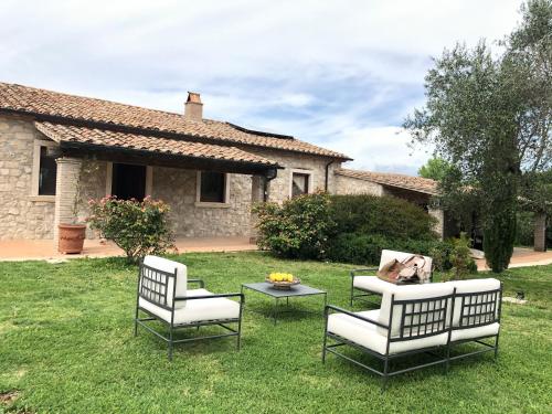 Κήπος έξω από το Saturnia Country Villas