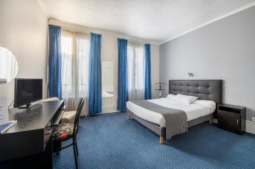 Katil atau katil-katil dalam bilik di Royal Hotel Versailles