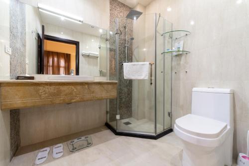 Ένα μπάνιο στο Bass Boutique Hotel
