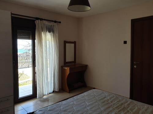 Ένα ή περισσότερα κρεβάτια σε δωμάτιο στο Halkidiki Holy East House