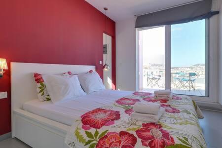 Studio with private terrace and view of Acropolis!