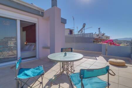 Studio with private terrace and view of Acropolis!