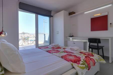 Postel nebo postele na pokoji v ubytování Studio with private terrace and view of Acropolis!
