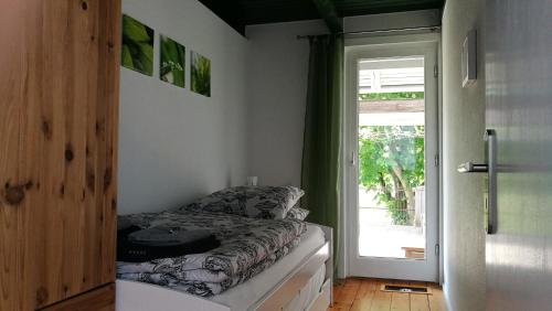 Cama o camas de una habitación en Ferienhaus Glücksmoment
