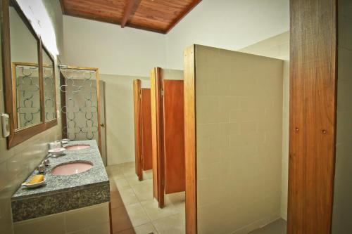 a bathroom with a sink and a mirror at Hostel Punta Ballena Bar in Punta del Este
