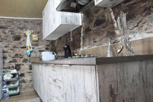 a kitchen with a wooden counter top in a room at Casa do Moinho Novo I in Fontão Fundeiro