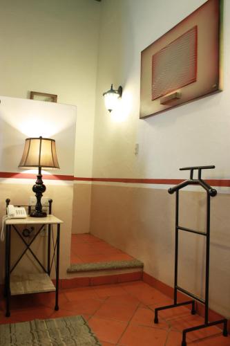 a living room with a lamp and a table at Hotel de la Paz in Guanajuato