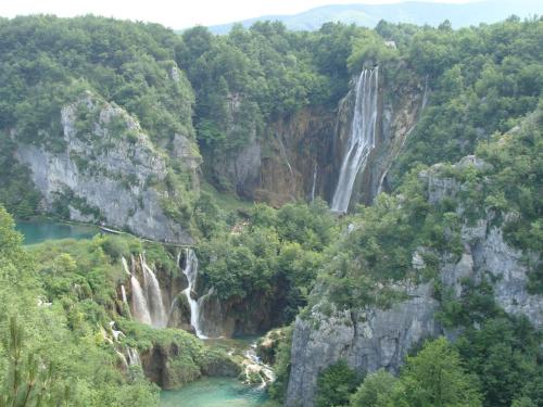 Peisaj natural din apropierea acestei pensiuni