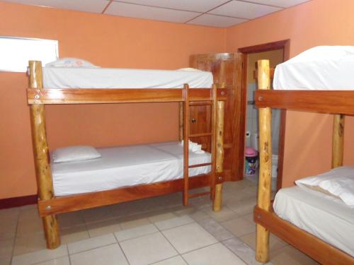 Un pat sau paturi într-o cameră la Hostal Rancho Sabor Isleño - Ometepe