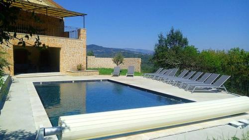 Villa spacieuse avec piscine privée et vue montagne à Prades