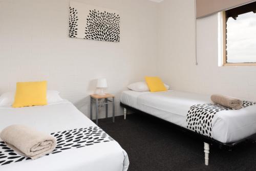 Postel nebo postele na pokoji v ubytování Geraldton's Ocean West Holiday Units & Short Stay Accommodation