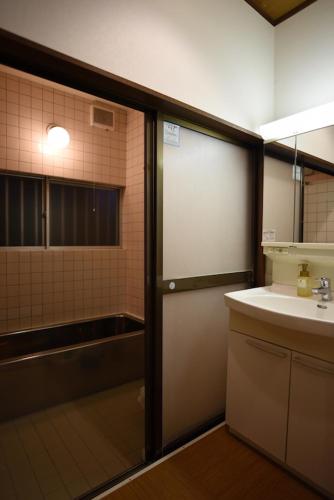 Bilik mandi di Ryokan Sansuiso