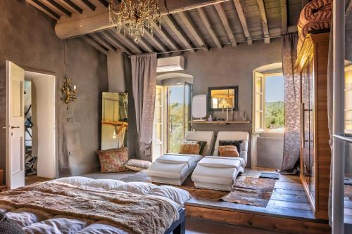 A bed or beds in a room at Borgo Marcena