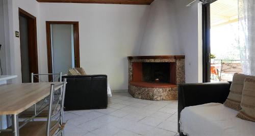 Gallery image of Amarynthos Beachfront Vacation House with garden in Áno Váthia