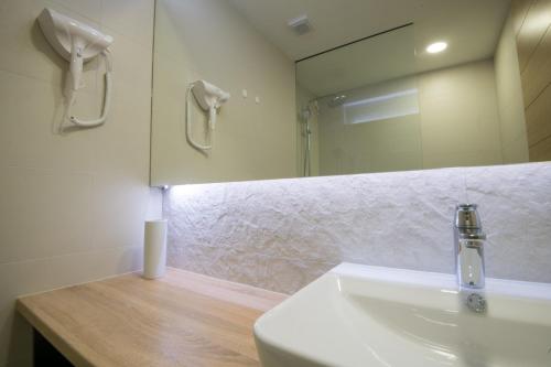 a bathroom with a sink and a mirror at Hotel VAPORE in Neum