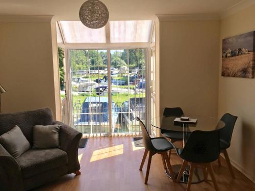 O zonă de relaxare la River Courtyard Apartment In The Heart Of Stneots