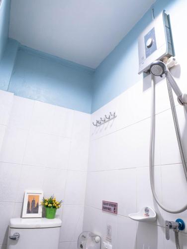 a bathroom with a shower and a toilet at Chan Cha La 99 Hostel in Bangkok
