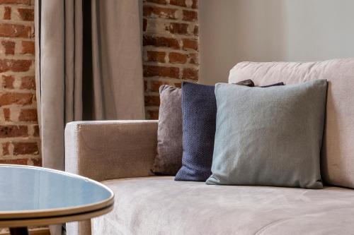
a bed with pillows and pillows on top of it at Relaks Apartamenty in Kraków
