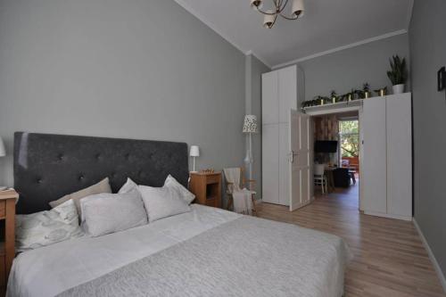 Posteľ alebo postele v izbe v ubytovaní Poznańska Apartment