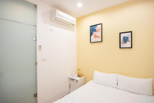 Katil atau katil-katil dalam bilik di 淡水民宿-台北Yes Hotel