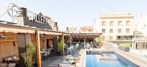 a hotel with a swimming pool on a building at Gallery Hotel in Barcelona