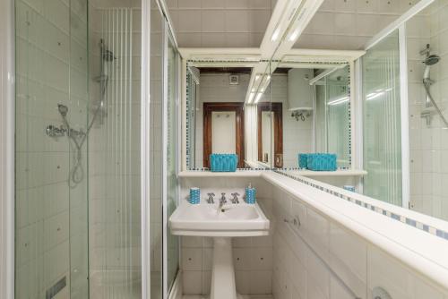GuestHost - Colosseo Modern Apartment