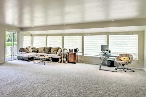 Gallery image of Spacious Family Home on Golf Course Hike and Bike! in Bremerton