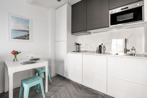 Virtuvė arba virtuvėlė apgyvendinimo įstaigoje SMARTBNB - Moderne 2 pieces Port de Nice