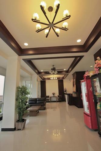 a large lobby with a large ceiling and a coke machine at Panwalee Hotel in Khon Kaen