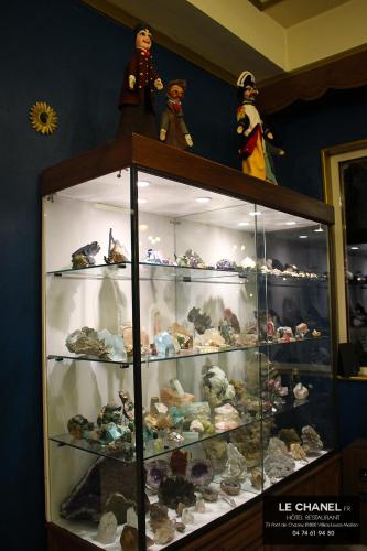 Photo de la galerie de l'établissement Hôtel Restaurant Le chanel, à Villieu