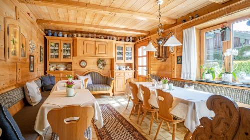 a restaurant with tables and chairs in a room at Hotel Steffl Garni inkl Chiemgau Karte in Ruhpolding