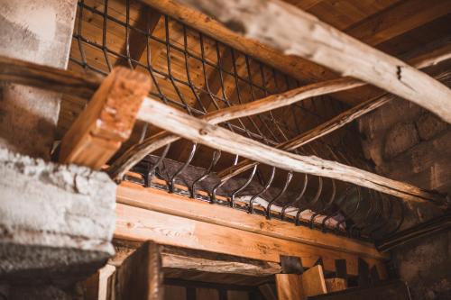 a wooden ceiling in a building with wooden beams at Appartamenti montemezzo le case in pietra Vista lago in Gera Lario