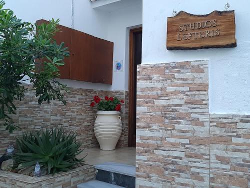 Gallery image of Studio Lefteris in Skiathos Town