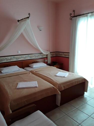 
Uma cama ou camas num quarto em Nepheli
