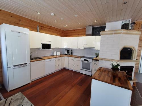 Dapur atau dapur kecil di Autumn Leaf Ivalo